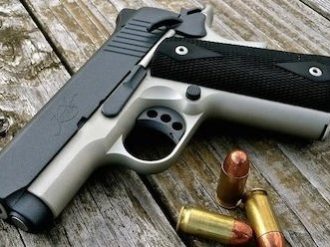 détecter personne armée. Pistolet