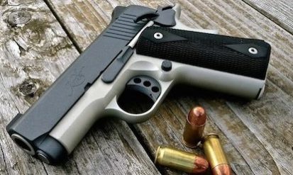 Arme à feu détecter personne armée. Pistolet